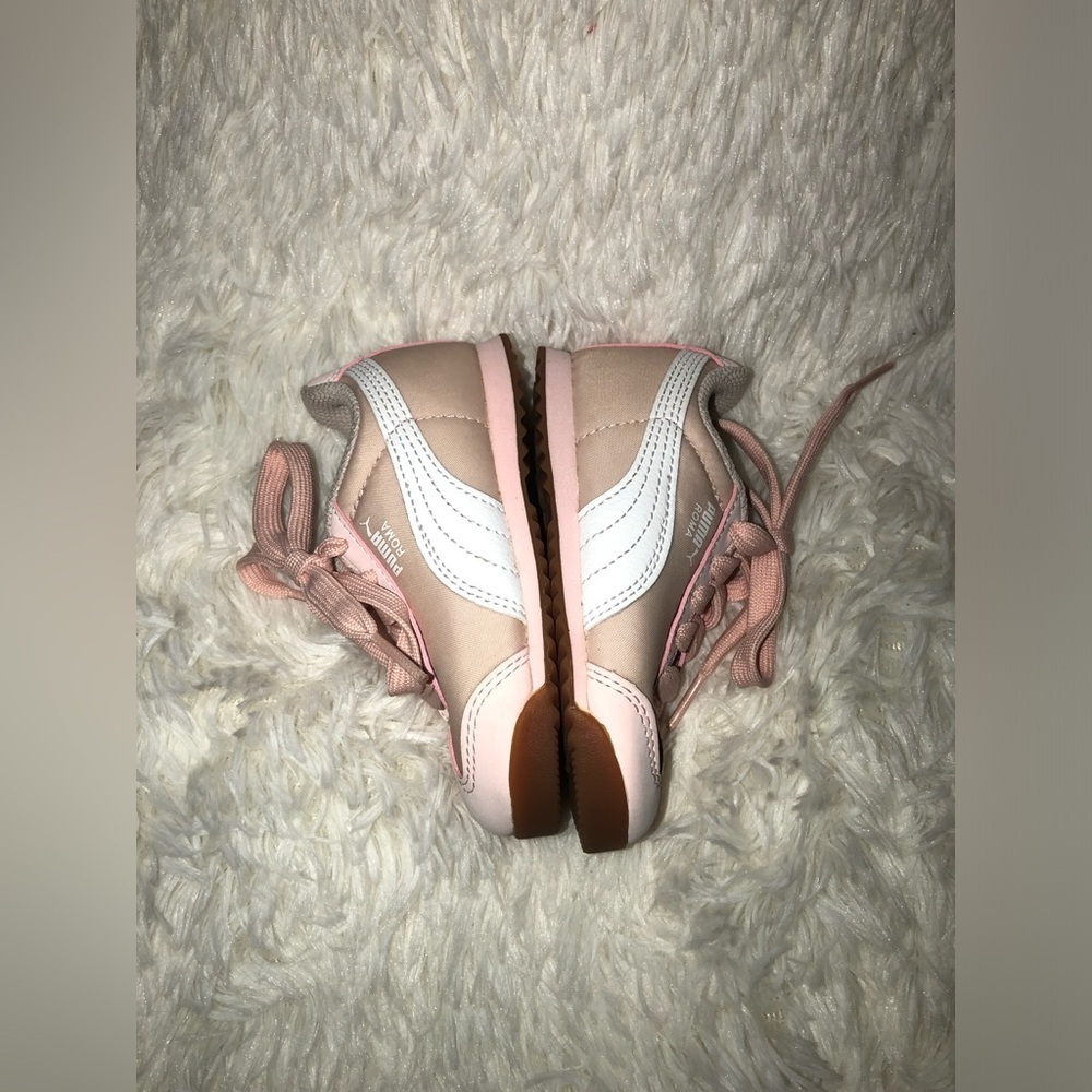 Puma Kids Sneakers - Soft Pink and White size 6 - Picture 7 of 16